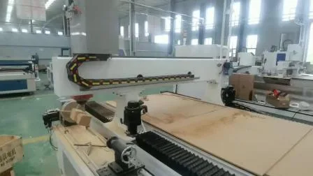 Roteador CNC Atc de disco linear para móveis de porta de madeira, perfuração de gravação e corte com troca automática de ferramenta, eixo de resfriamento de ar